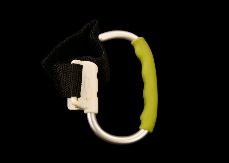 Side view of the carabiner.
